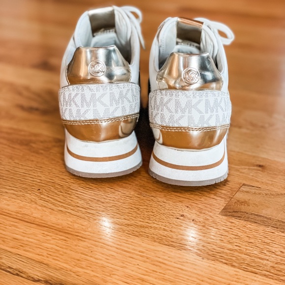 Like new* Michael Kors Two-Tone Logo Trainer - Picture 6 of 6